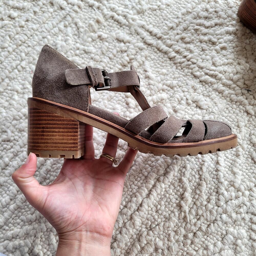 Seychelles Social Butterfly Heeled Gray Suede leather Sandals Sz 8